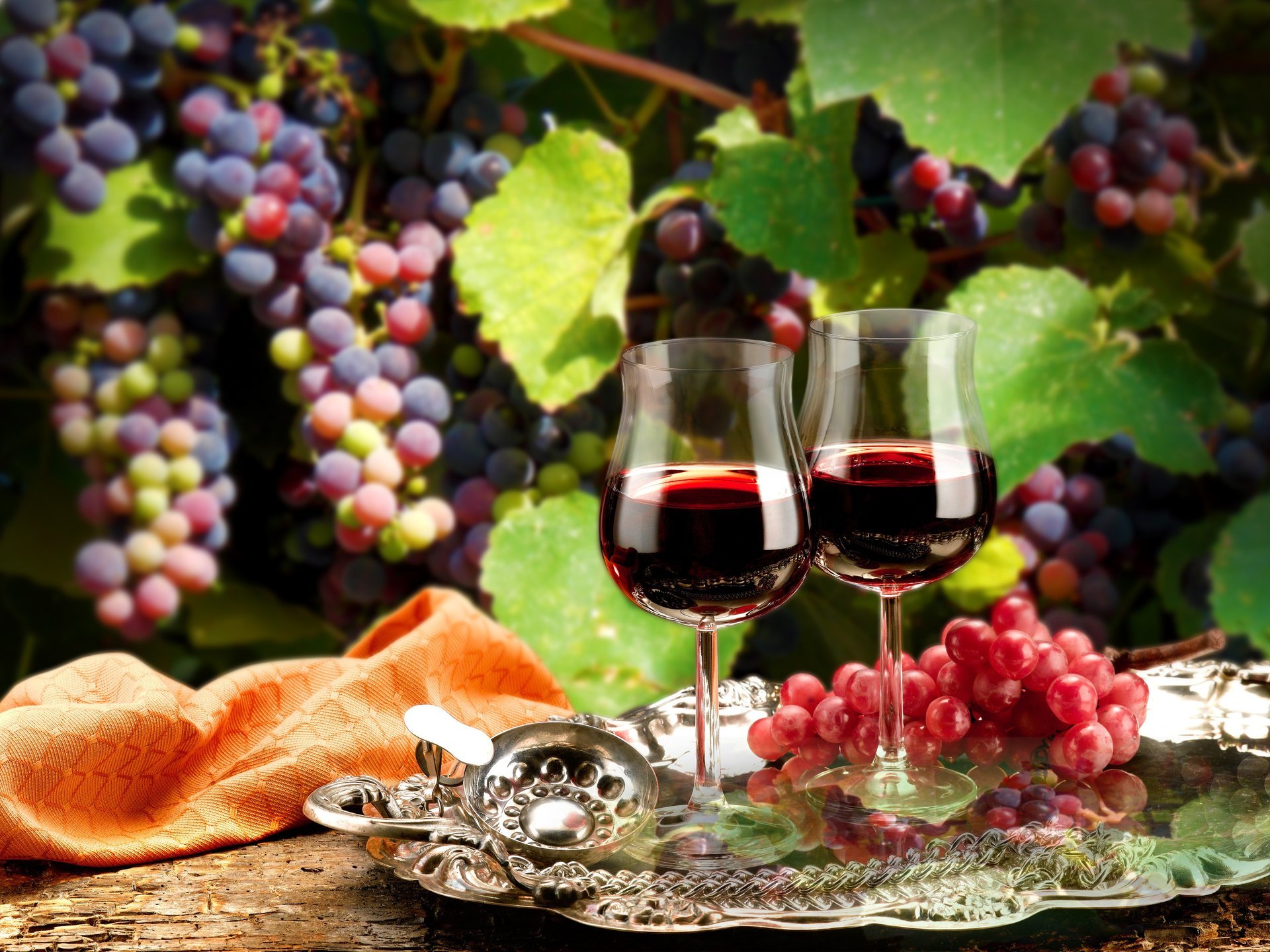 tray glasses wine red branches leaves grape