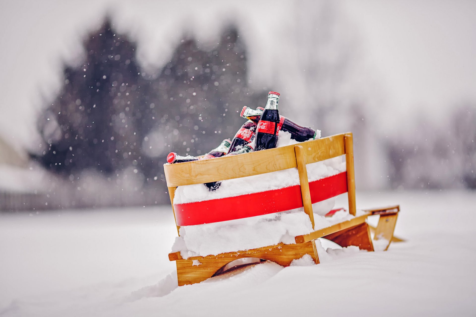 coca-cola bottiglie bottiglie bevande slitte neve fiocchi di neve inverno