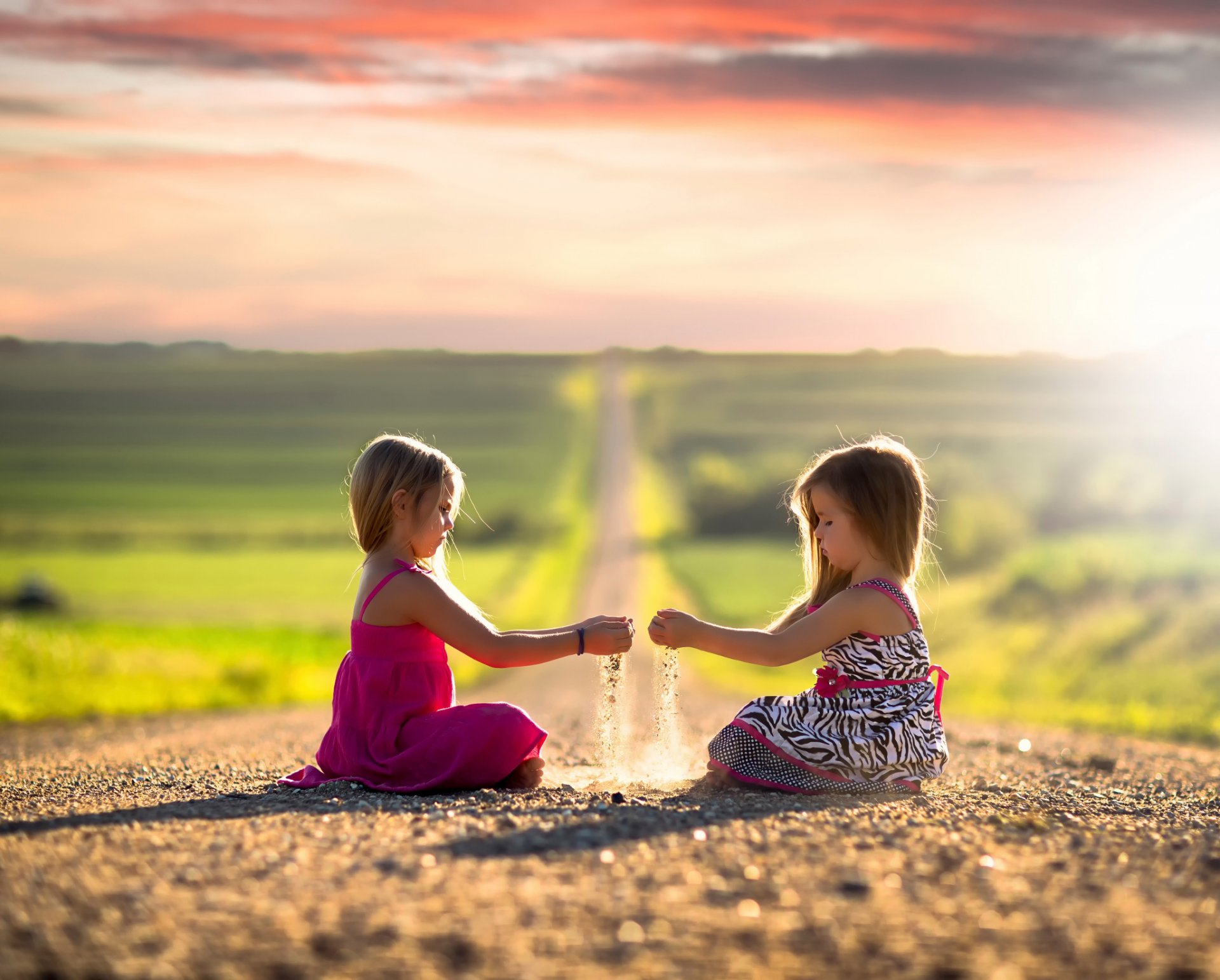 niños niñas sol camino espacio