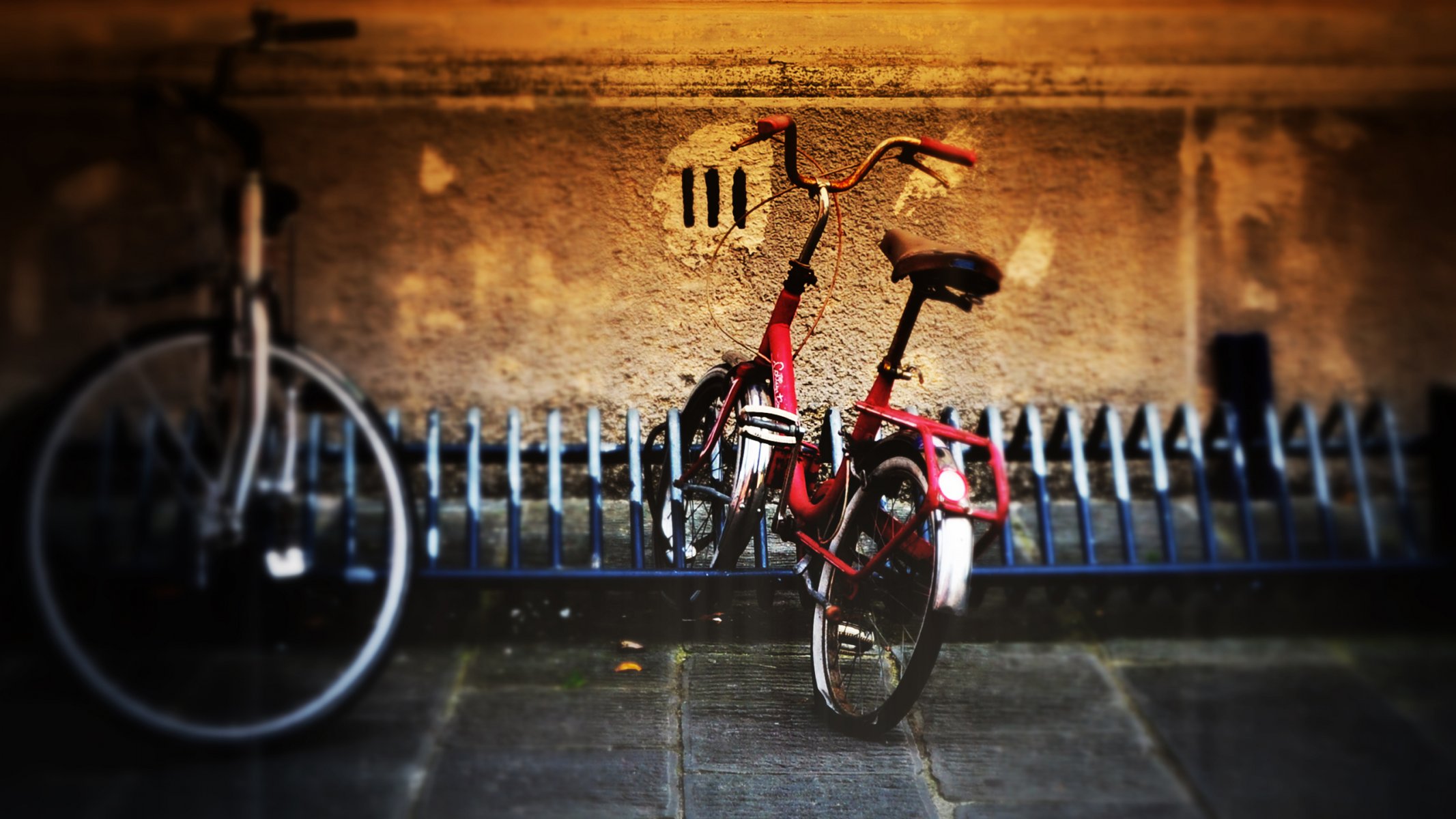 bicicletta parcheggio città