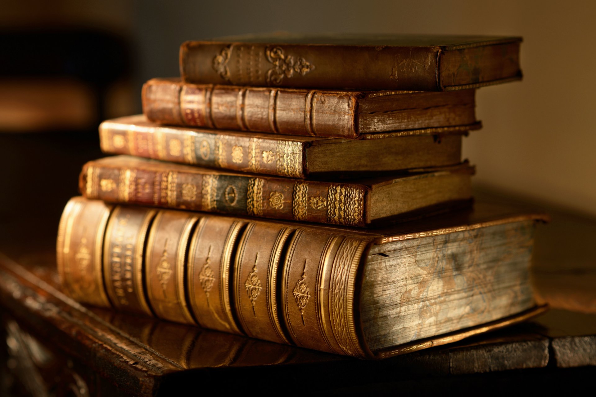 books books knowledge table stack chic folios vintage blur bokeh macro wallpaper