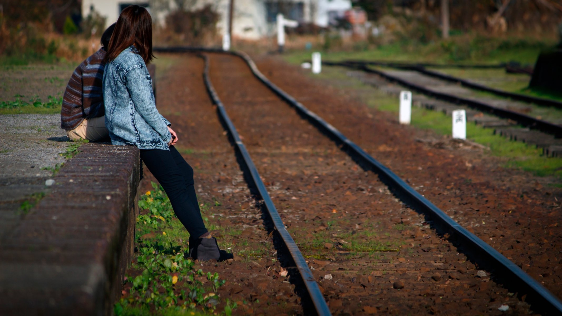 girl rails the platform