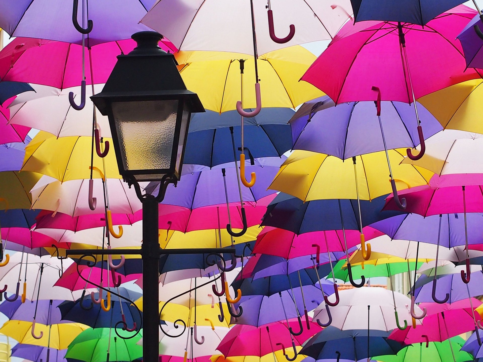 parapluies lanternes couleurs lanternes