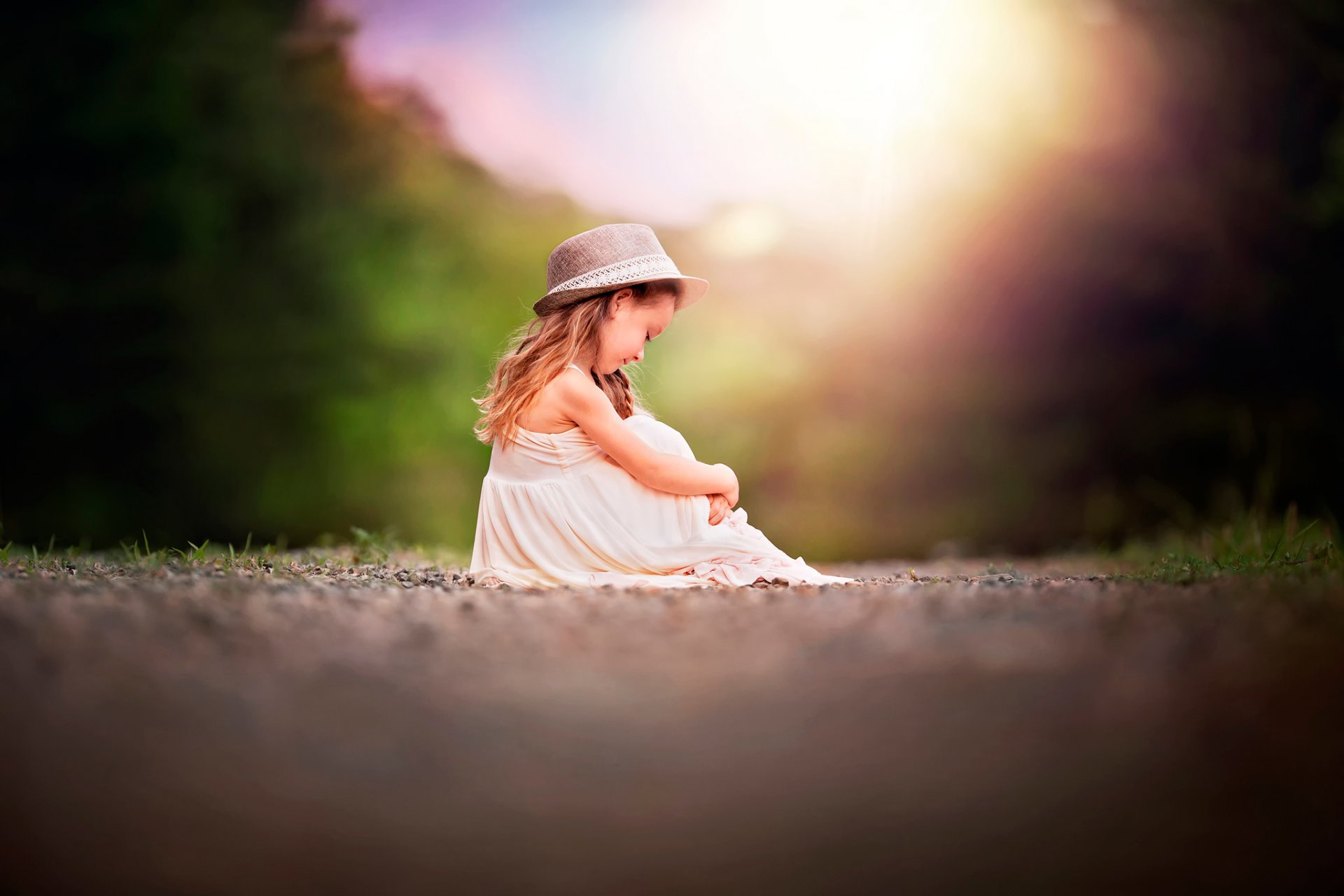 ragazza cappello bokeh