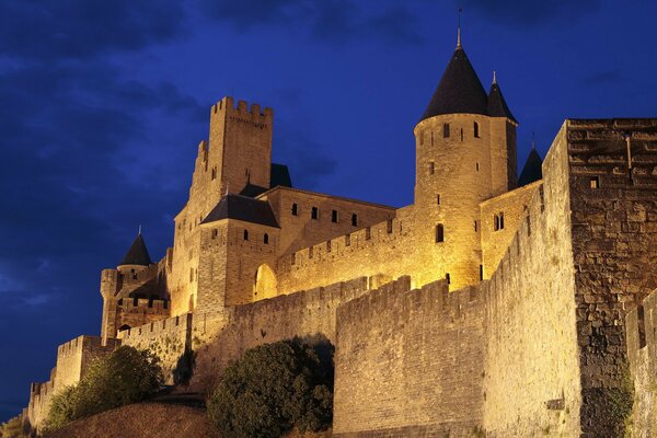 The castle under the cover of night