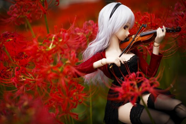Muñeca tocando el violín flores rojas
