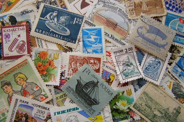 Beaucoup de timbres - papier-Kazakhstan, Ukraine, Tchécoslovaquie, etc.