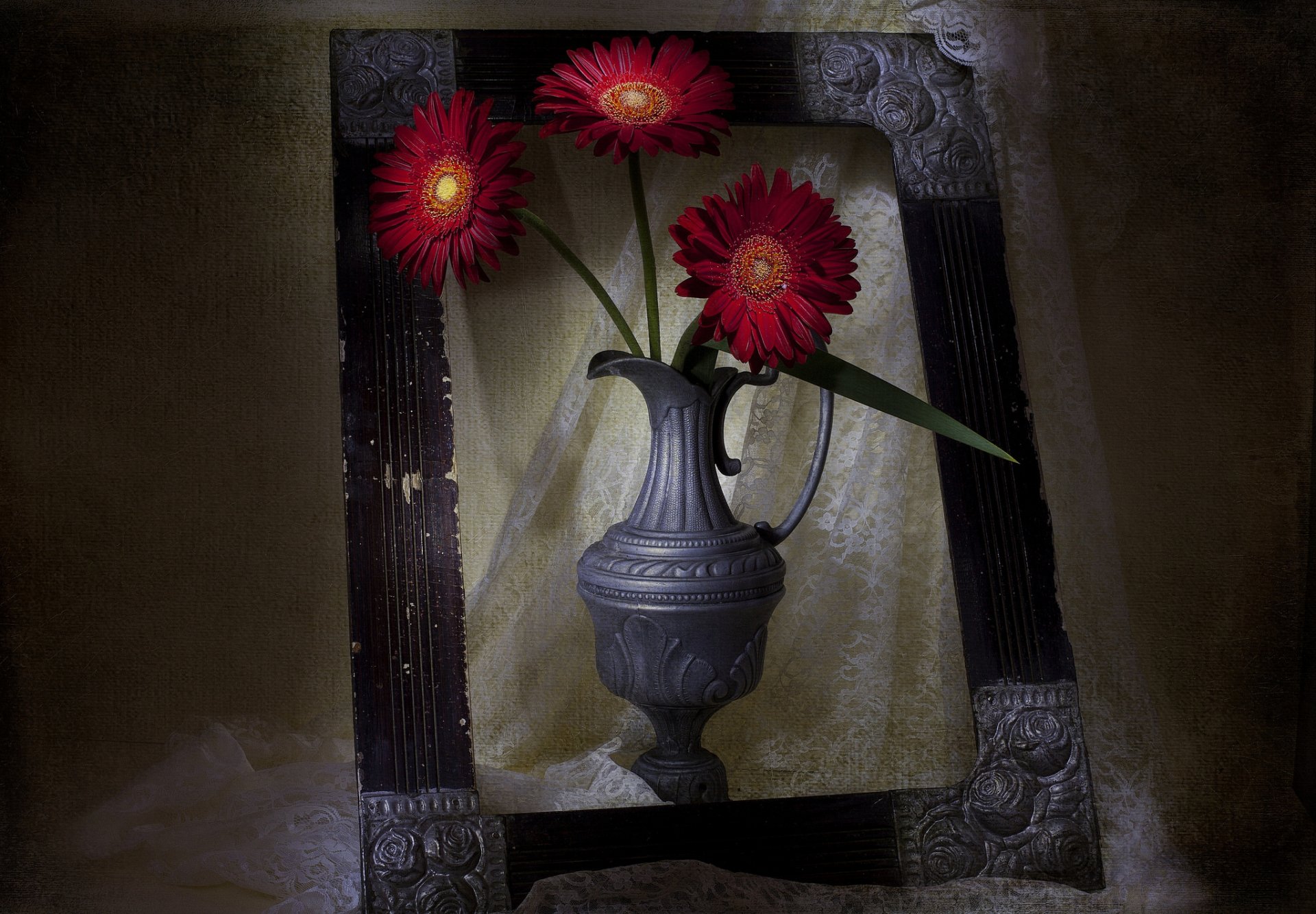 frame flower vase vintage style