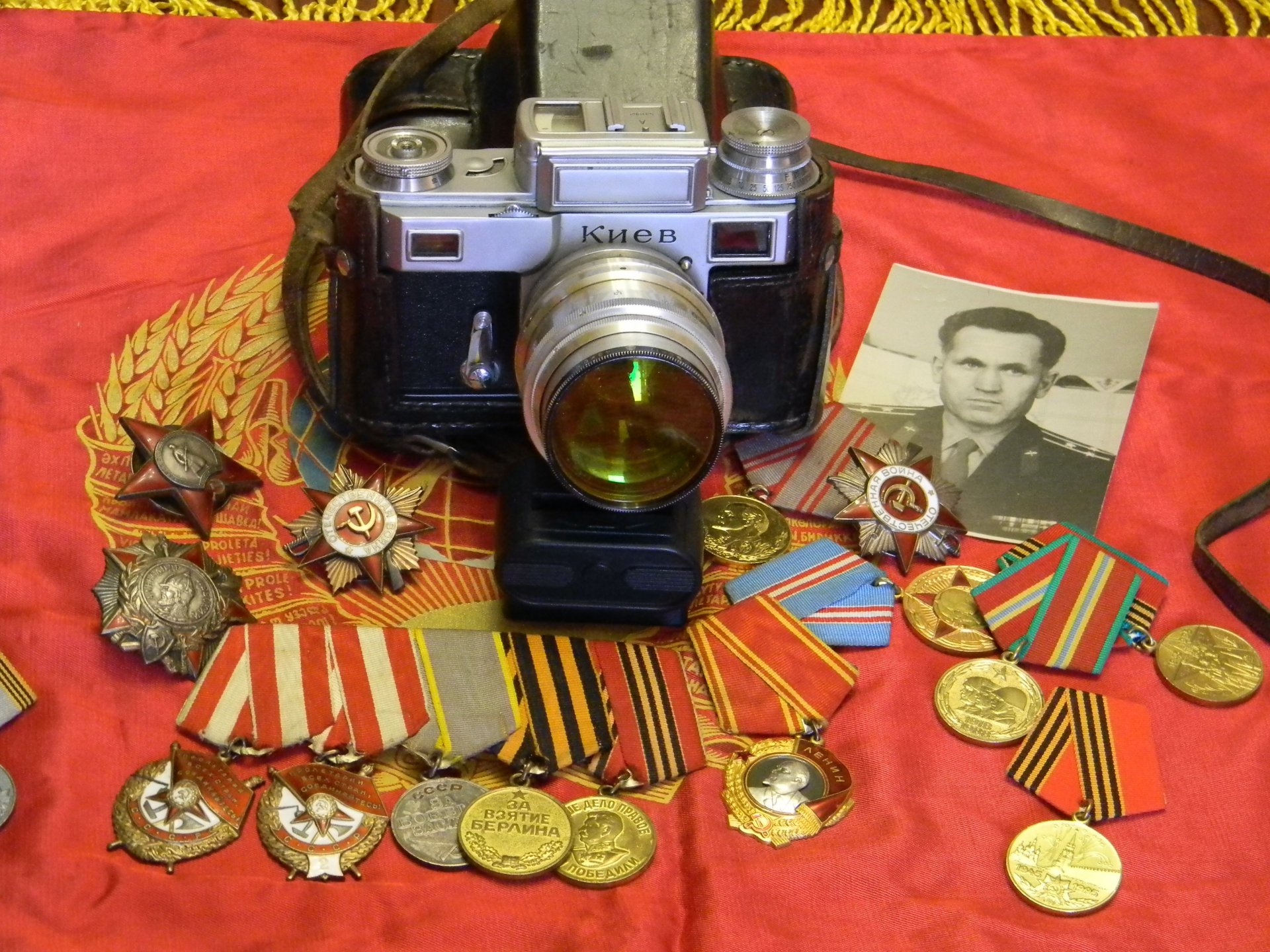 cámara kiev premios órdenes medallas fotografía en blanco y negro fondo