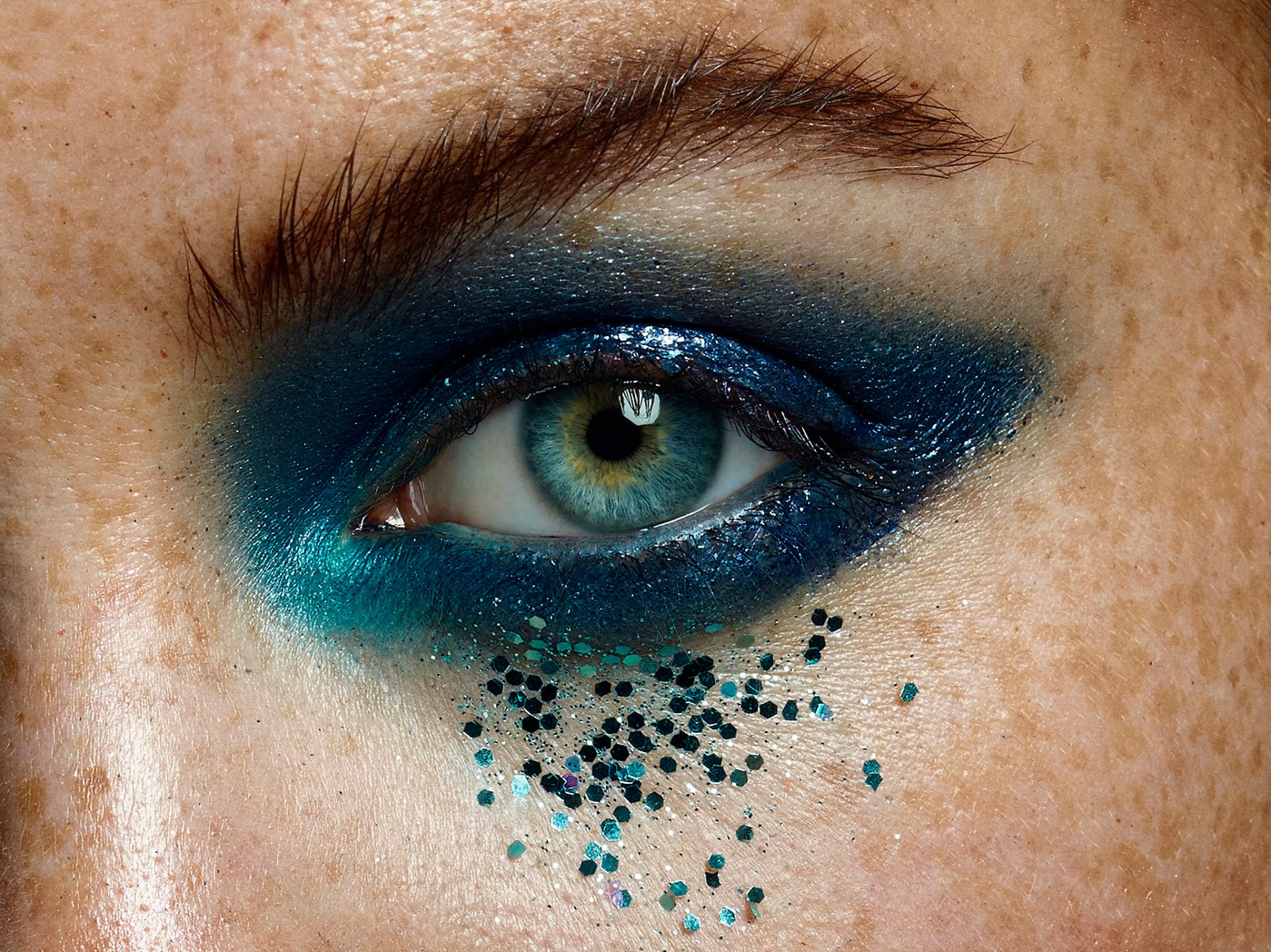 maquillaje ojo diamantes de imitación