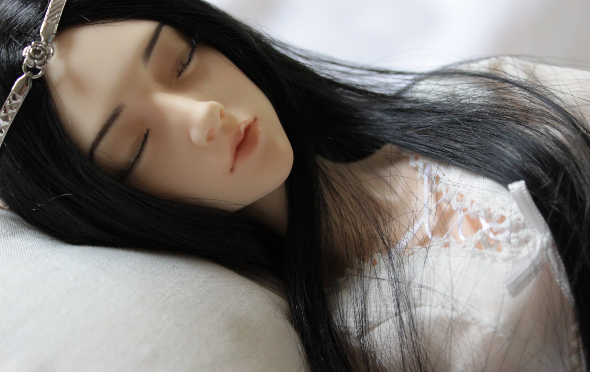 bjd doll girl sleeping crown