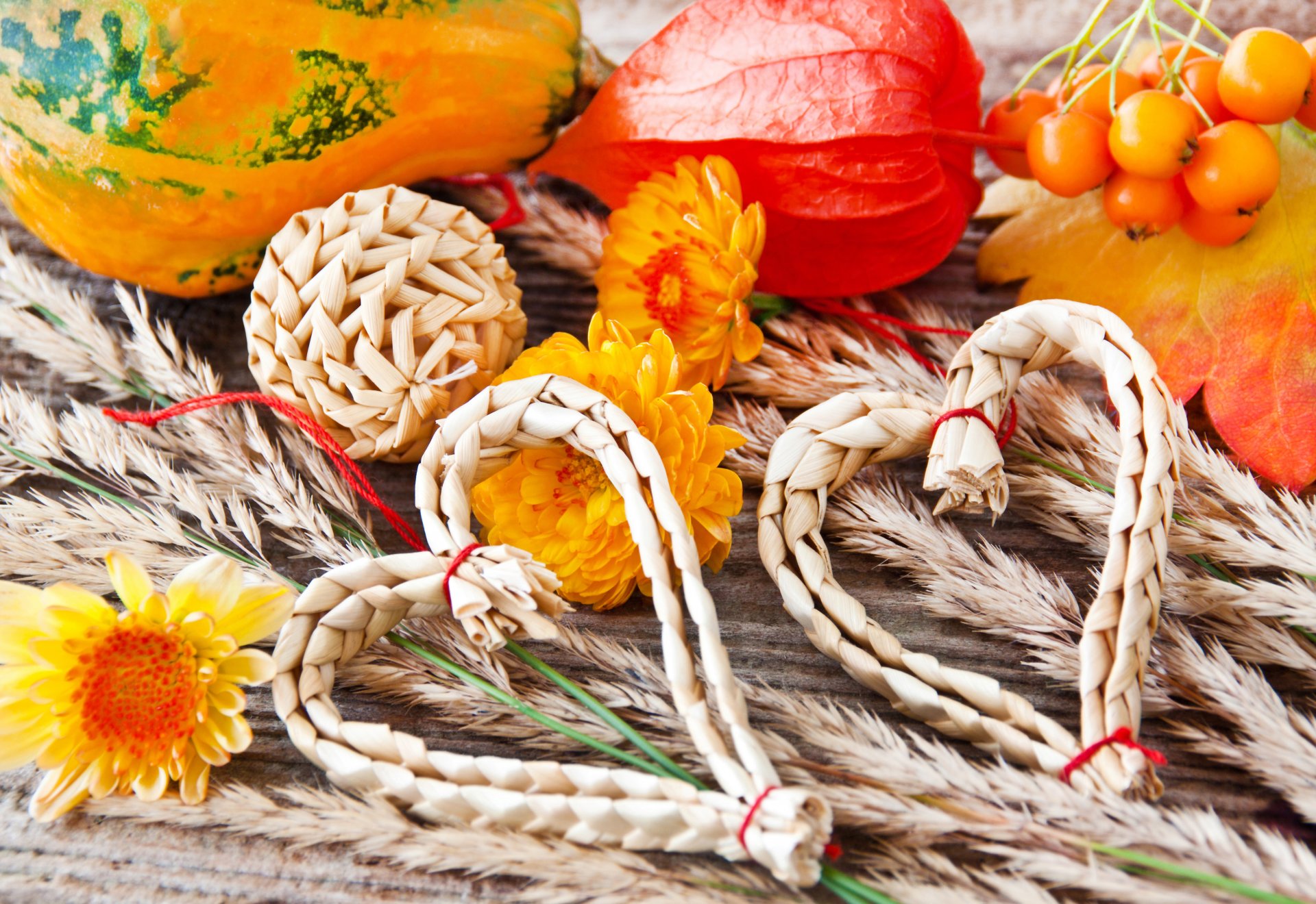 autumn decorations hearts hearts straw vegetables pumpkin flowers chrysanthemums leaves spikelets ear