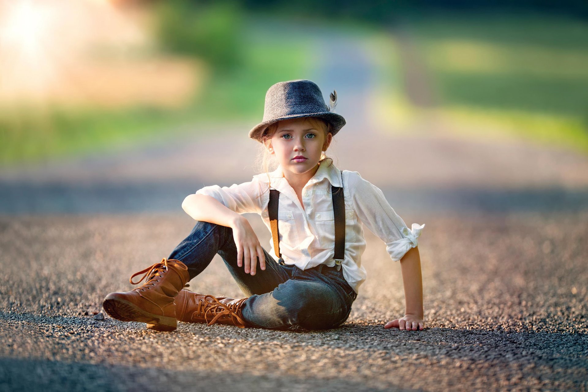 tomboy girl tomboy hat feather shirt jeans road