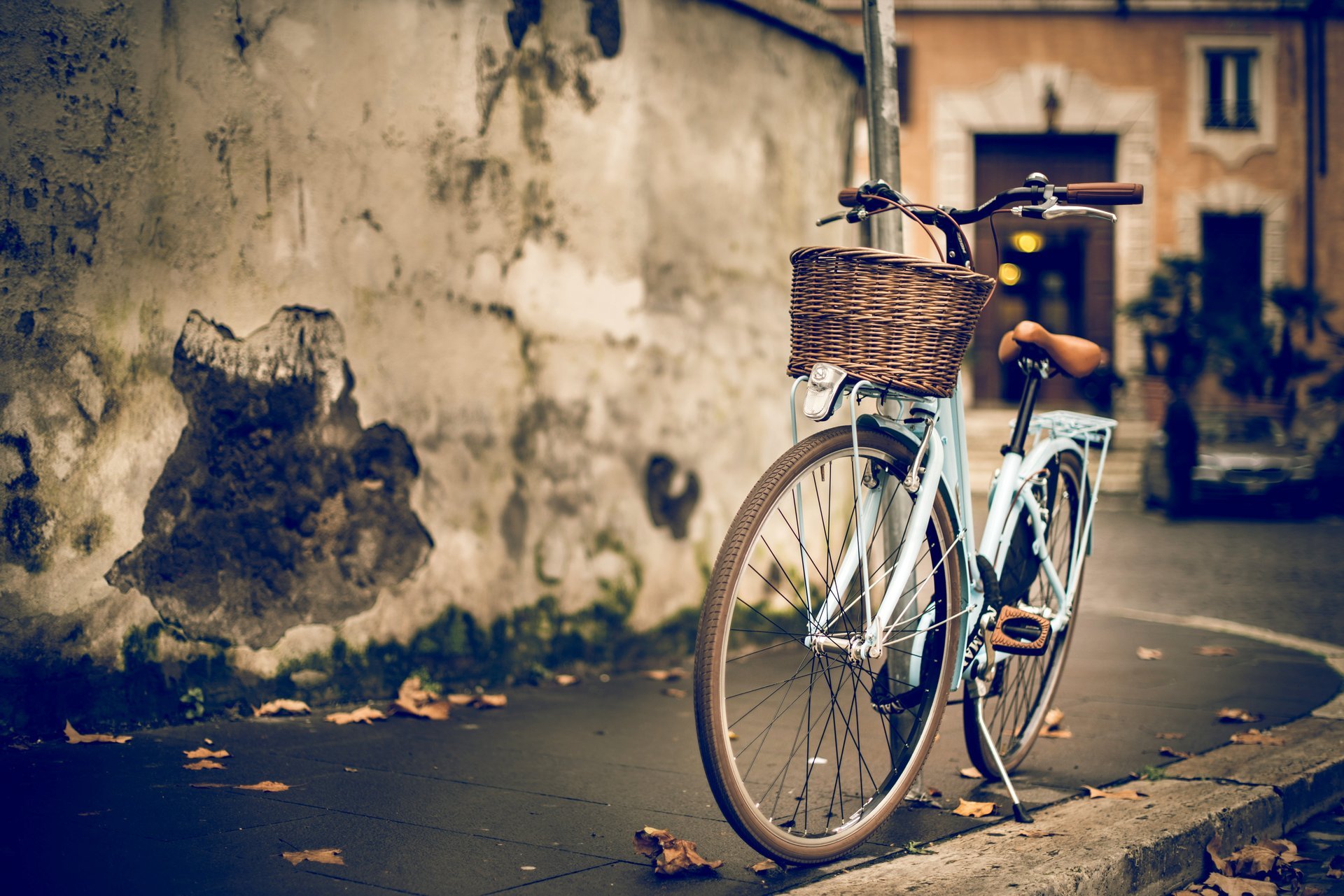 bicicletta strada parete casa edificio marciapiede sfocatura