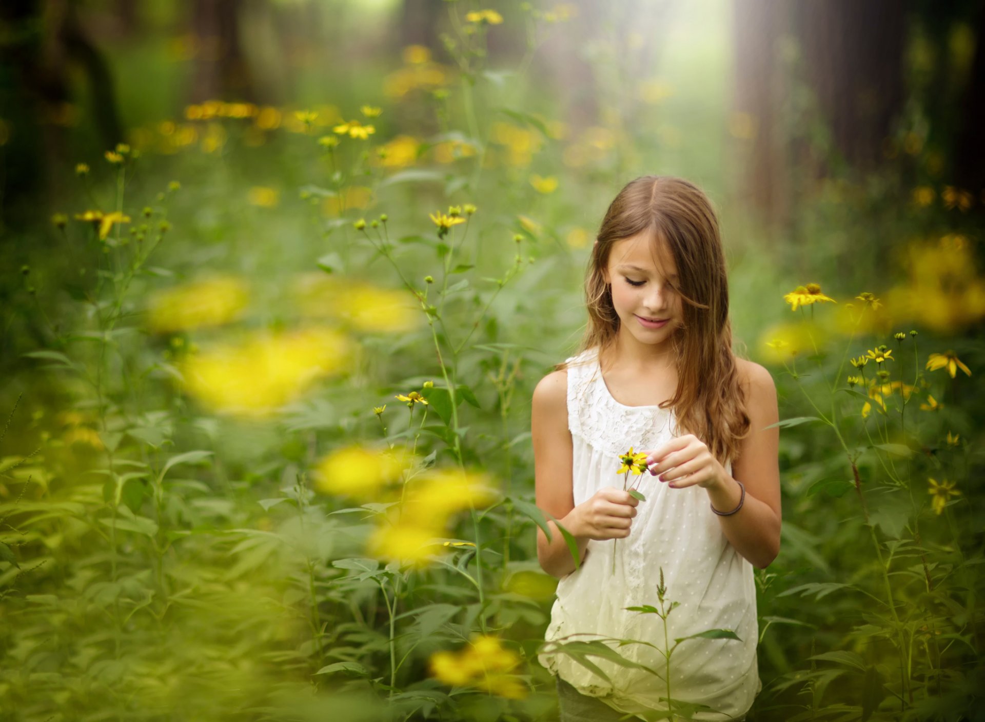 niña flores naturaleza