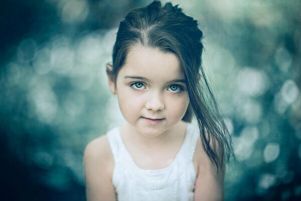 Retrato de una niña con un mechón de pelo