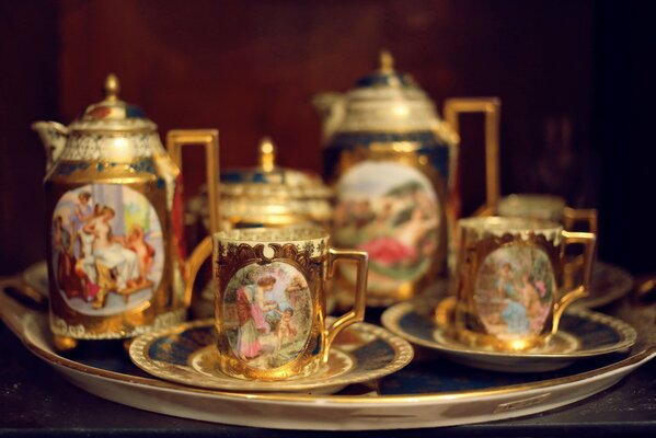 Wystawa muzealna zestawu do herbaty