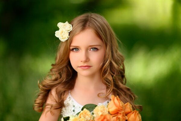 Портрет девочки с цветами