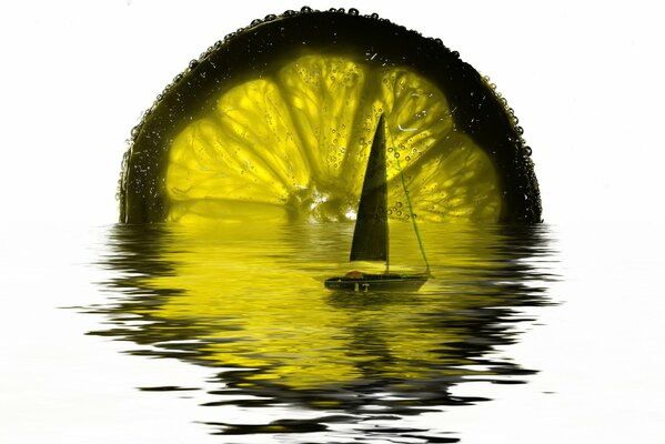 Парусная лодка и лимон вместо луны
