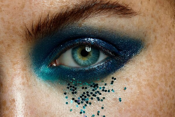 Stylish Blue Eye Makeup with Rhinestones