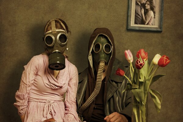 Une Caricature inhabituelle pour les personnes allergiques - dans des masques à gaz et avec un bouquet