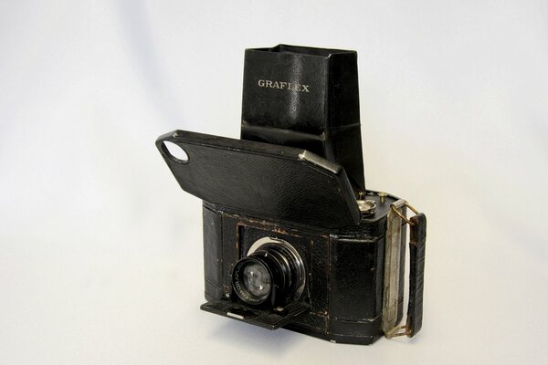 Retro camera with graflex lens