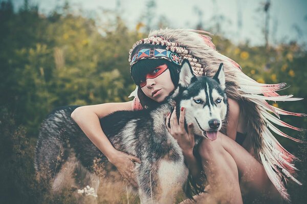 La chica de la tribu India con el lobo