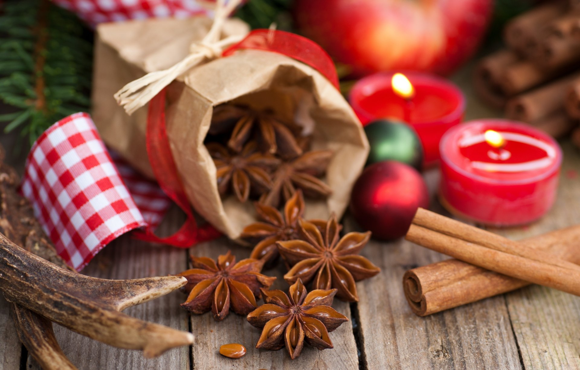 sacchetto anice anice stellato bastoncini cannella spezie candele palle alberi di natale vacanze