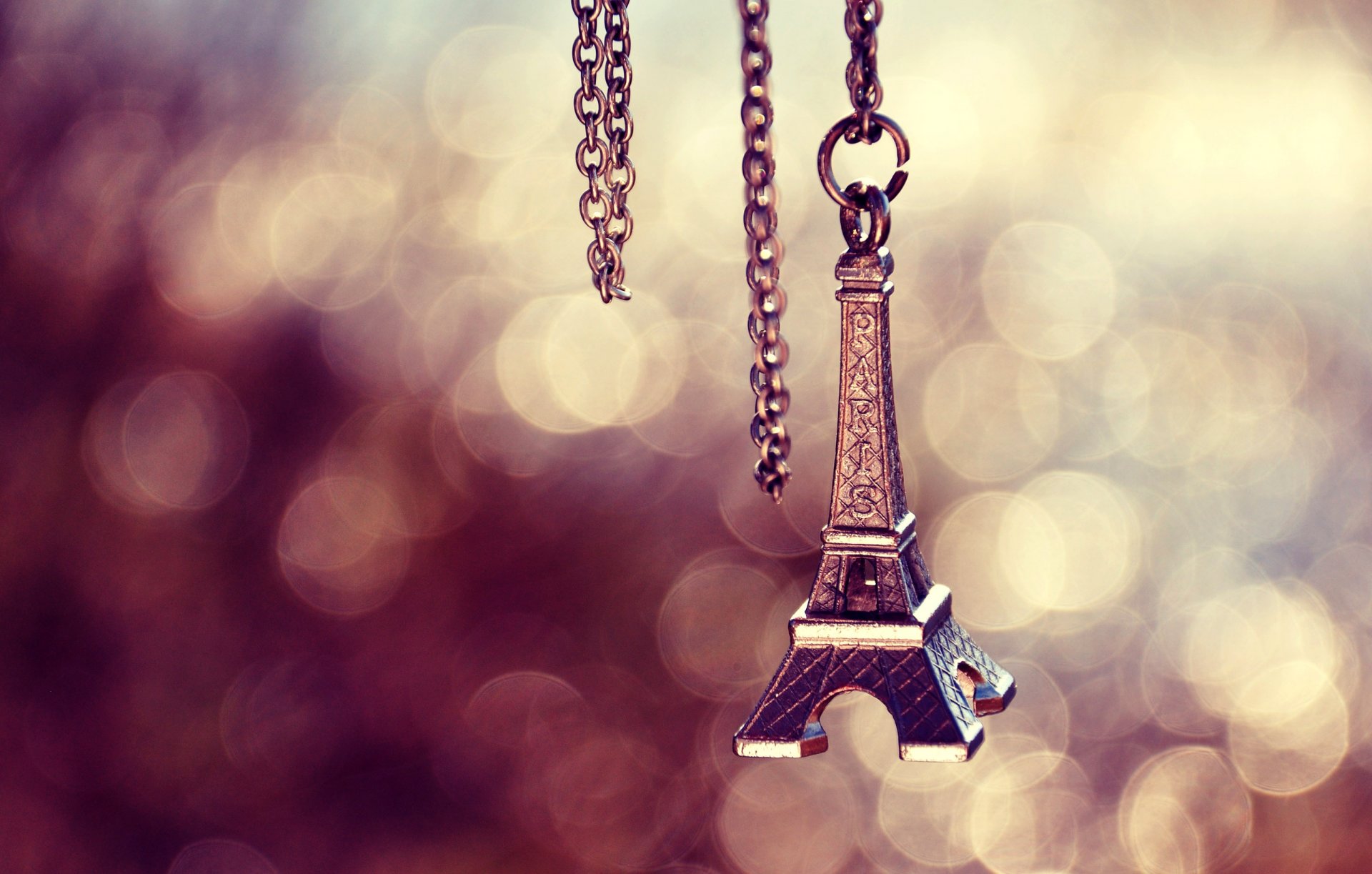 paris la tour eiffel eiffel tower keychain metal suspension string bokeh