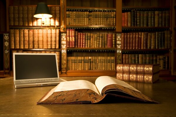 Bibliothèque familiale. Bureau