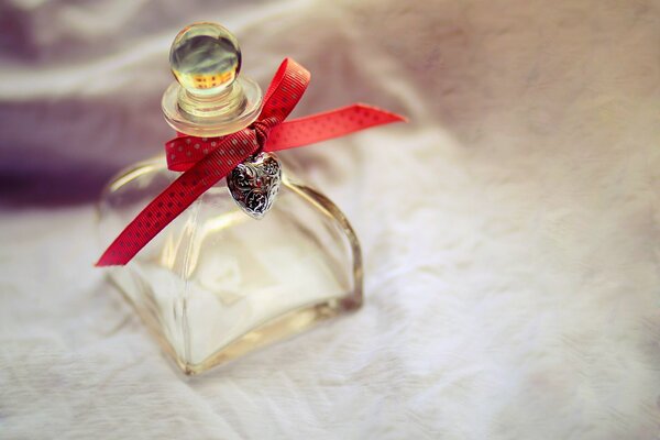 The fragrance of the glass ribbon of love