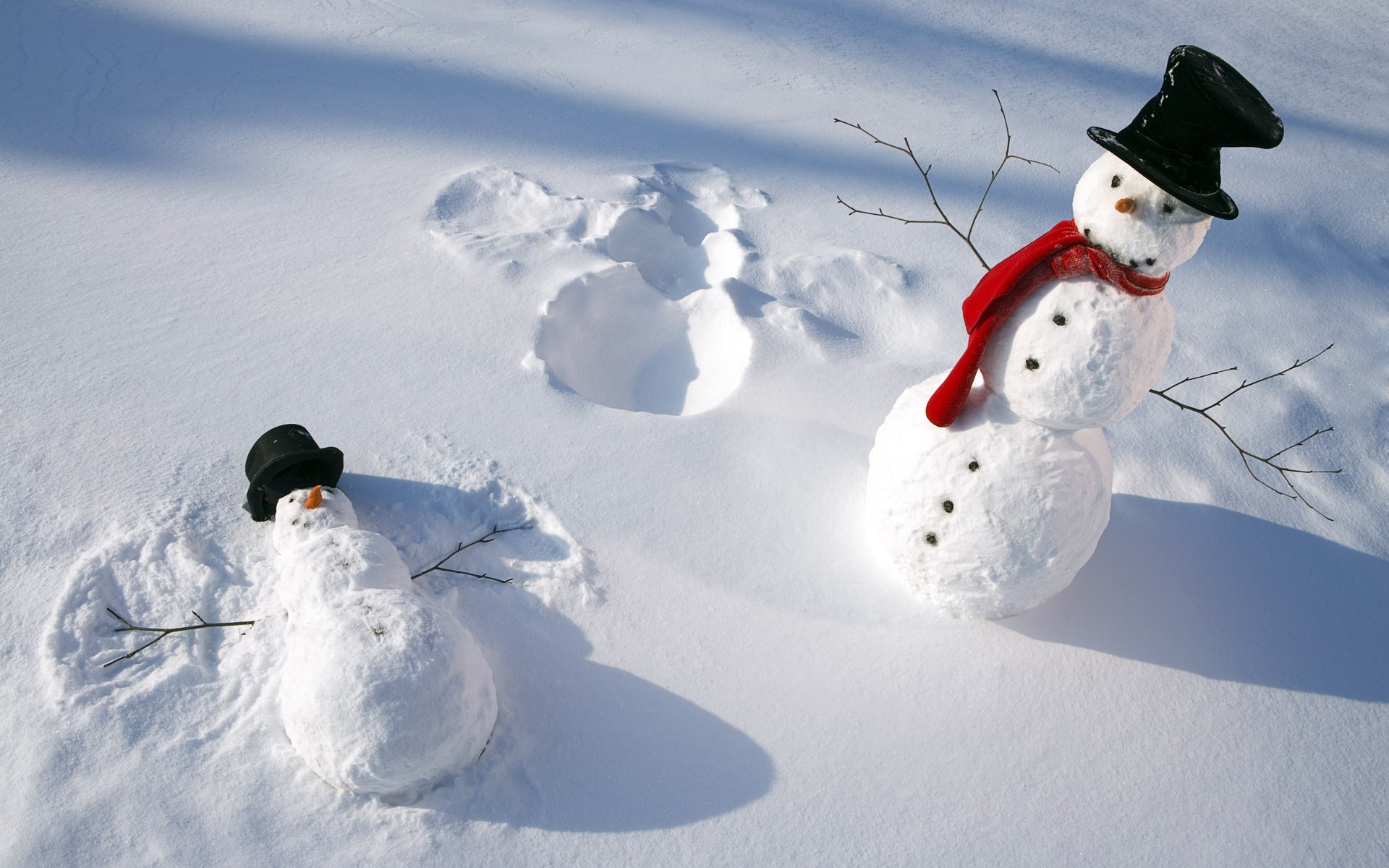 bonhommes de neige chapeaux écharpe hiver neige