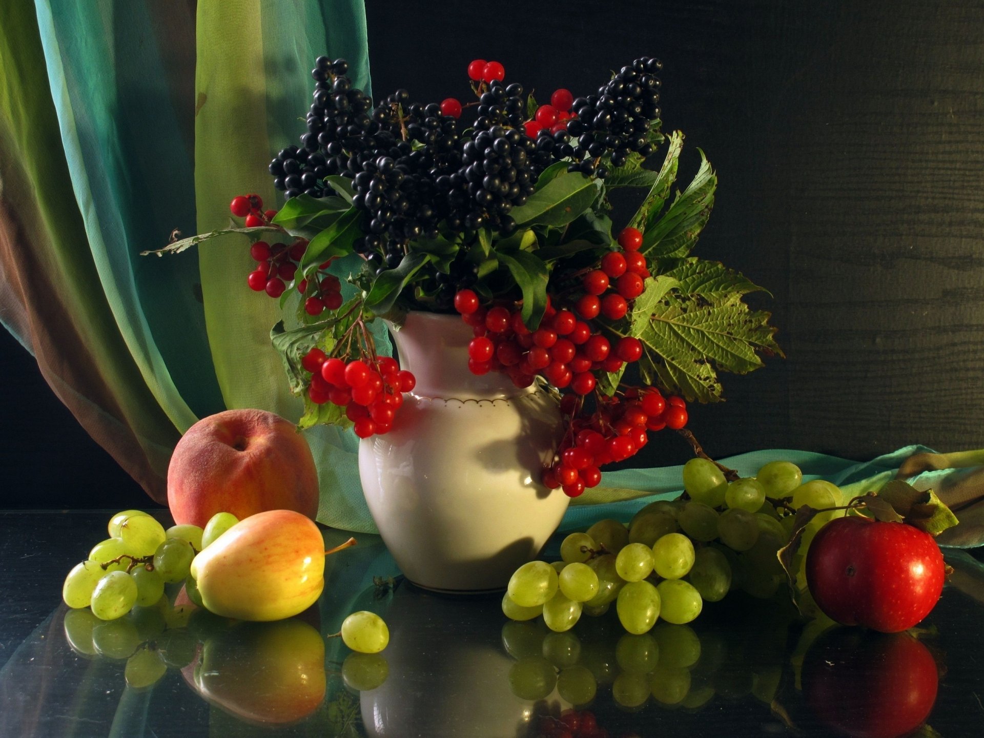 fruits berries grapes apple peach still life vase apple