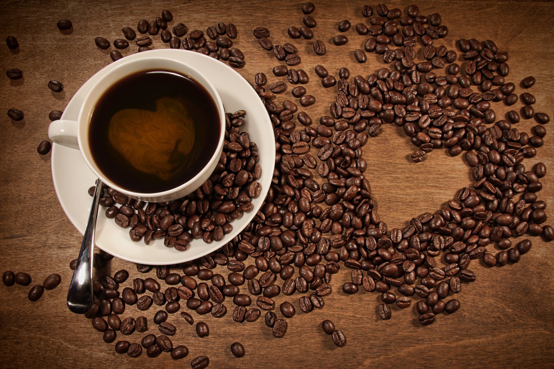 kaffee tisch tasse trinken körner zerbröckelt herz