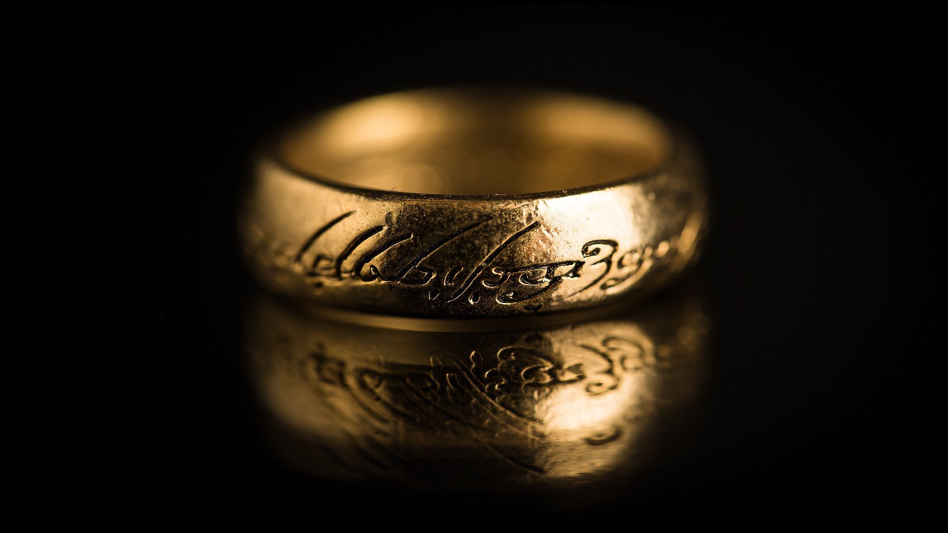 herr der ringe dunkler hintergrund ring golden schriftzug