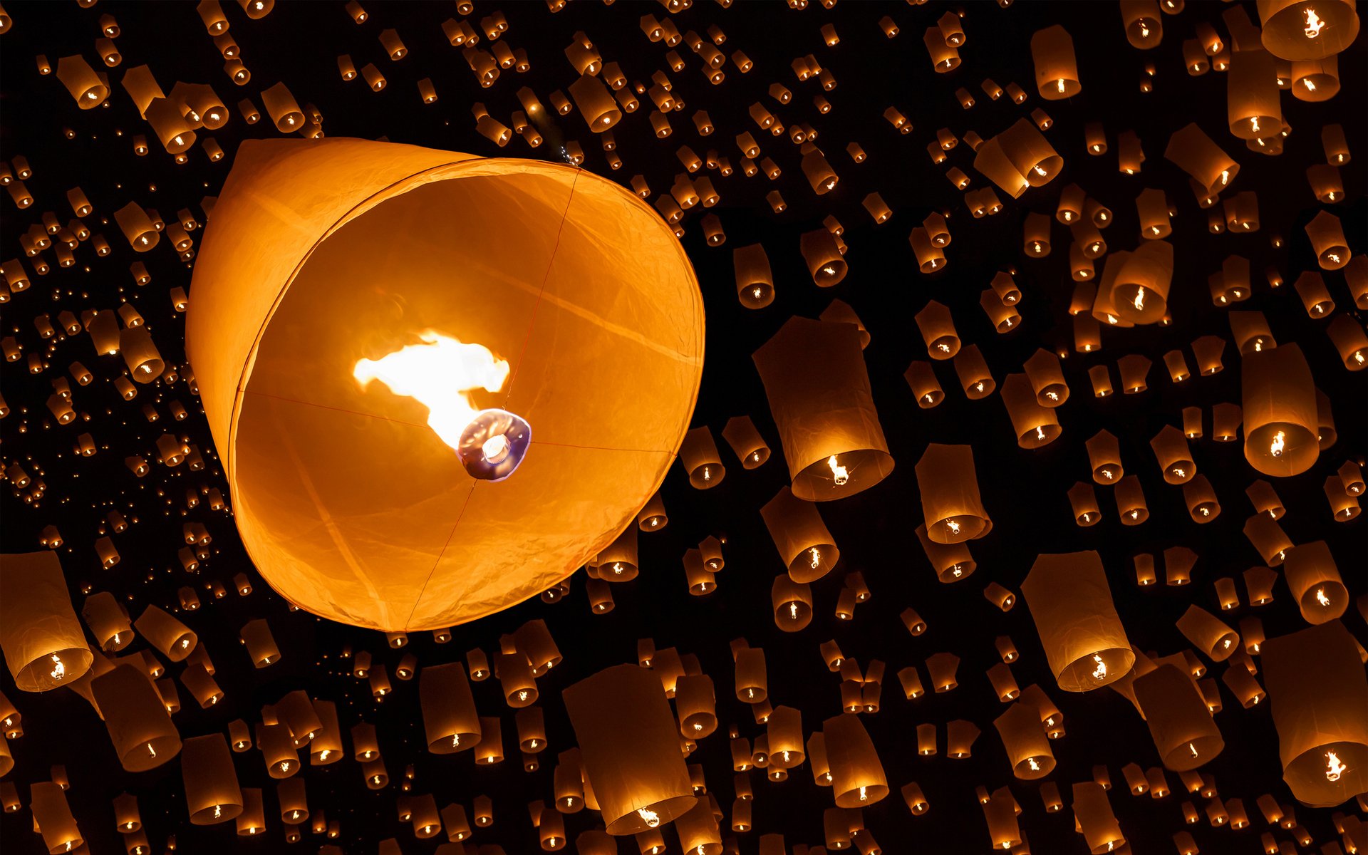 night sky sky lanterns fire many