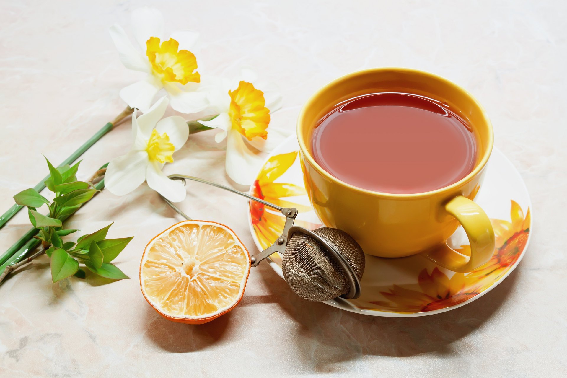 tisch untertasse tasse tee getränk netz orange blumen