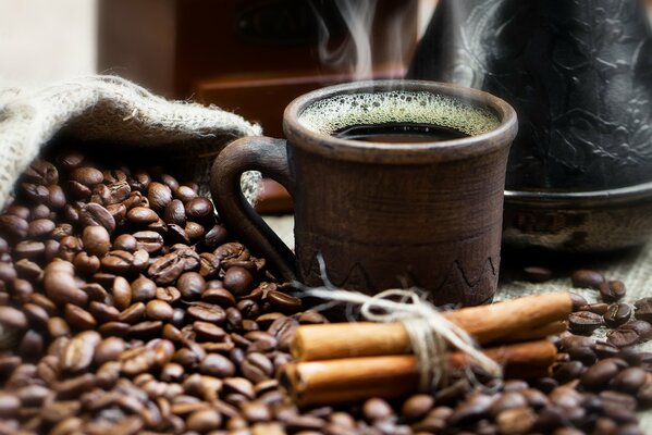 Tazza di caffè profumato alla cannella