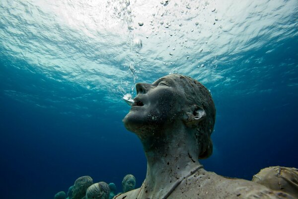 Parco delle sculture subacquee respirazione