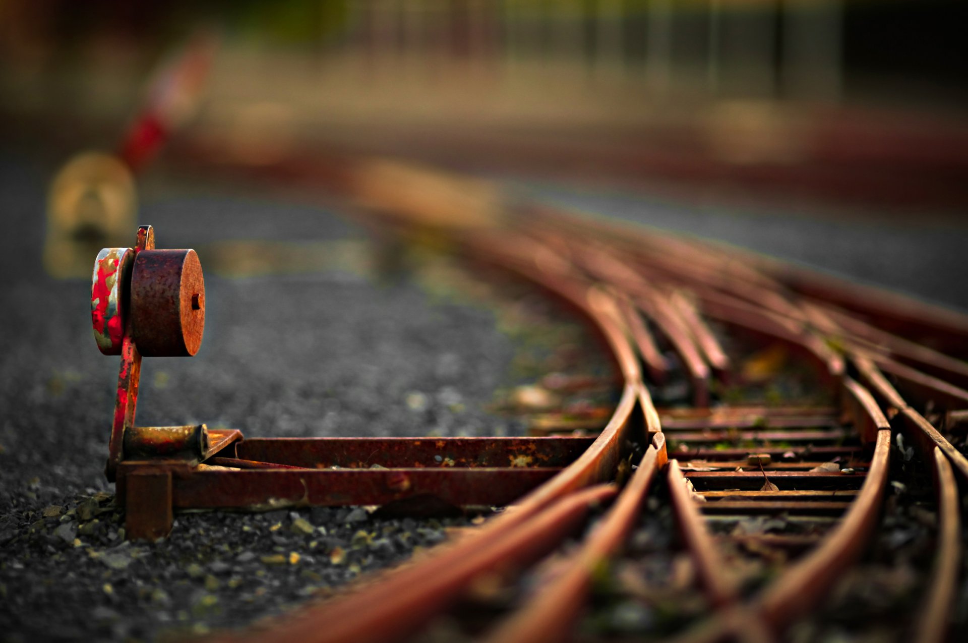 ferrovia binario freccia con spostamento e inclinazione tilt-shift