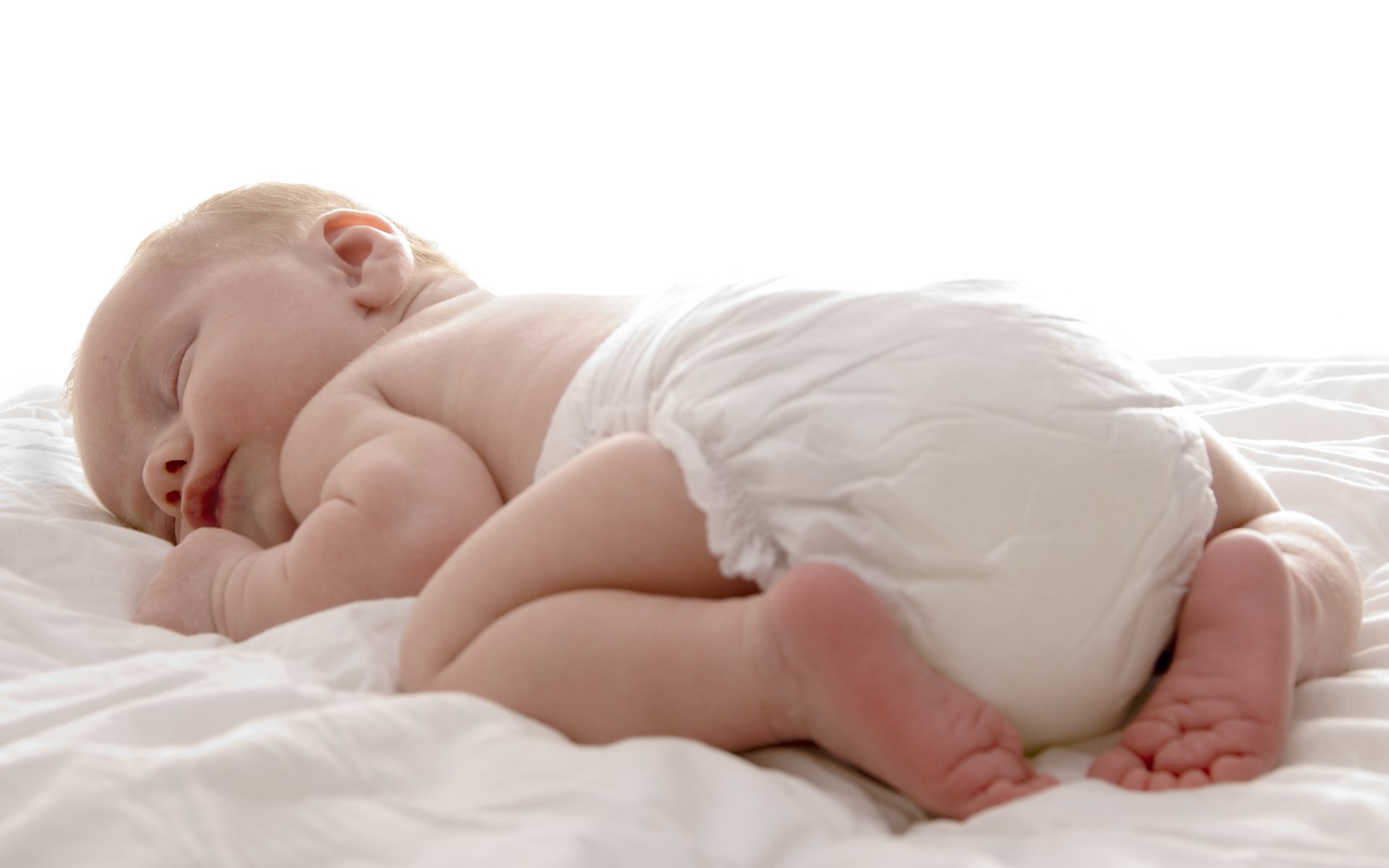 se trouve dort bébé enfant enfant en bas âge lyalka bébé ange couche couche sommeil repos