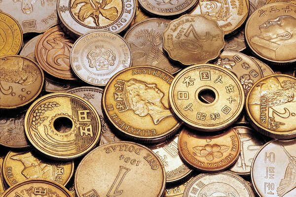 Monedas antiguas de Asia con inscripciones