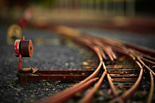 Freccia del binario al bivio ferroviario