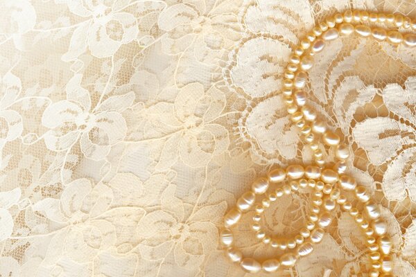La decorazione a forma di perline d oro è diversa