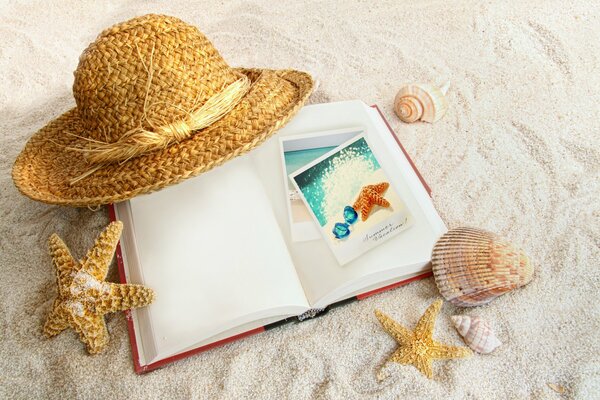 What else do you need in summer a hat glasses and of course an interesting book