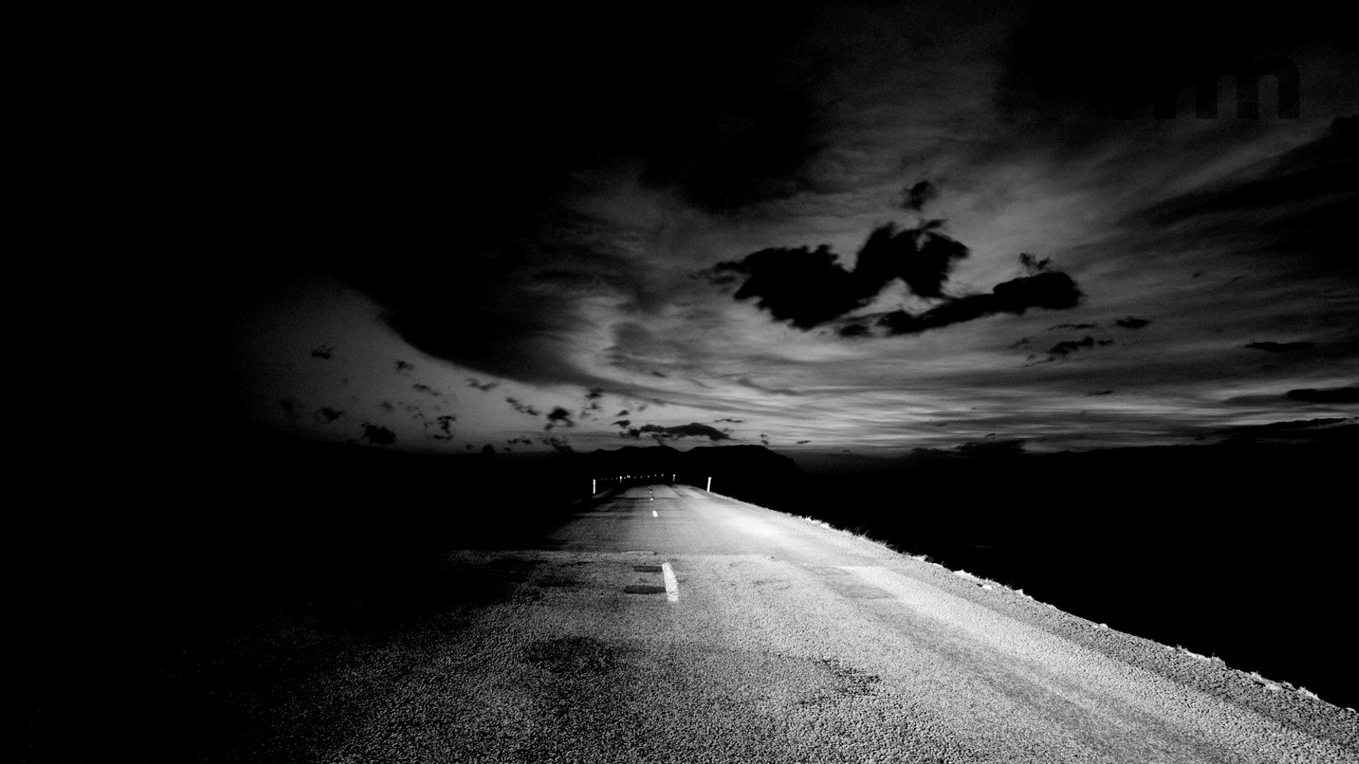 noche carretera pista cielo estado de ánimo vacío horizonte infinito foto blanco y negro fondo fondo de pantalla