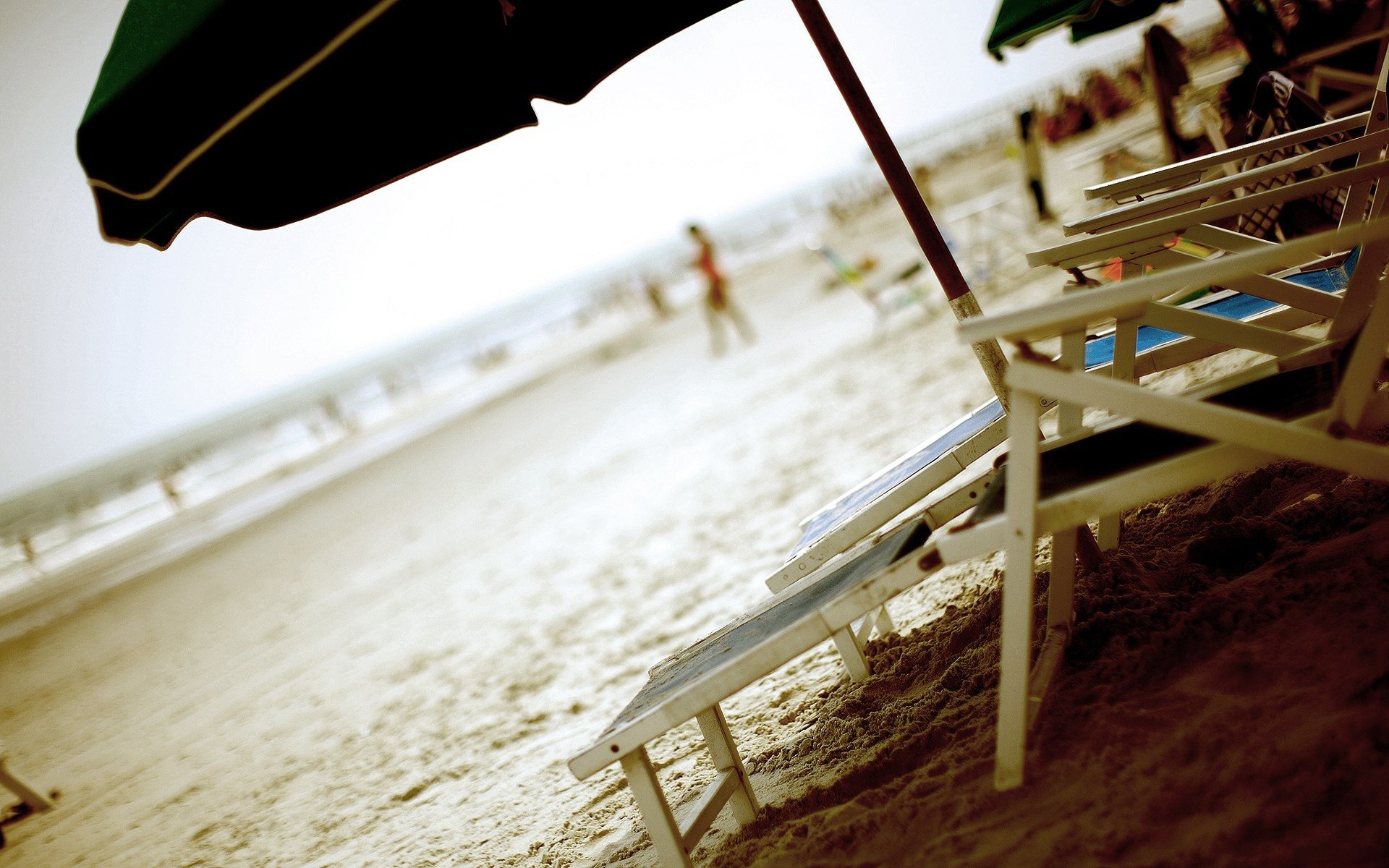 spiaggia sabbia lettini ombrello estate