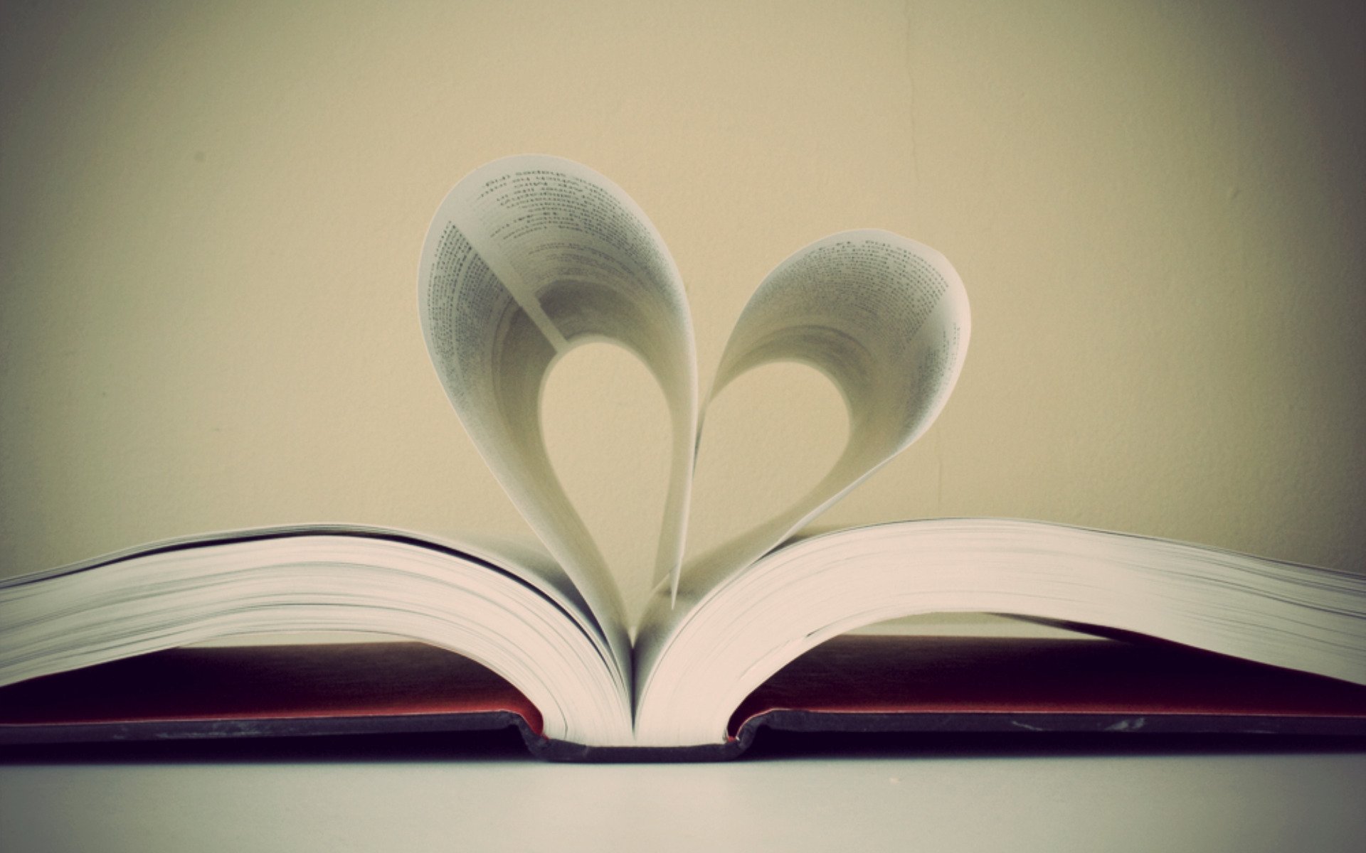 фото. обои. книга. сердце. листы. 