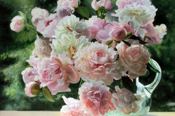 Belles pivoines délicates dans un vase