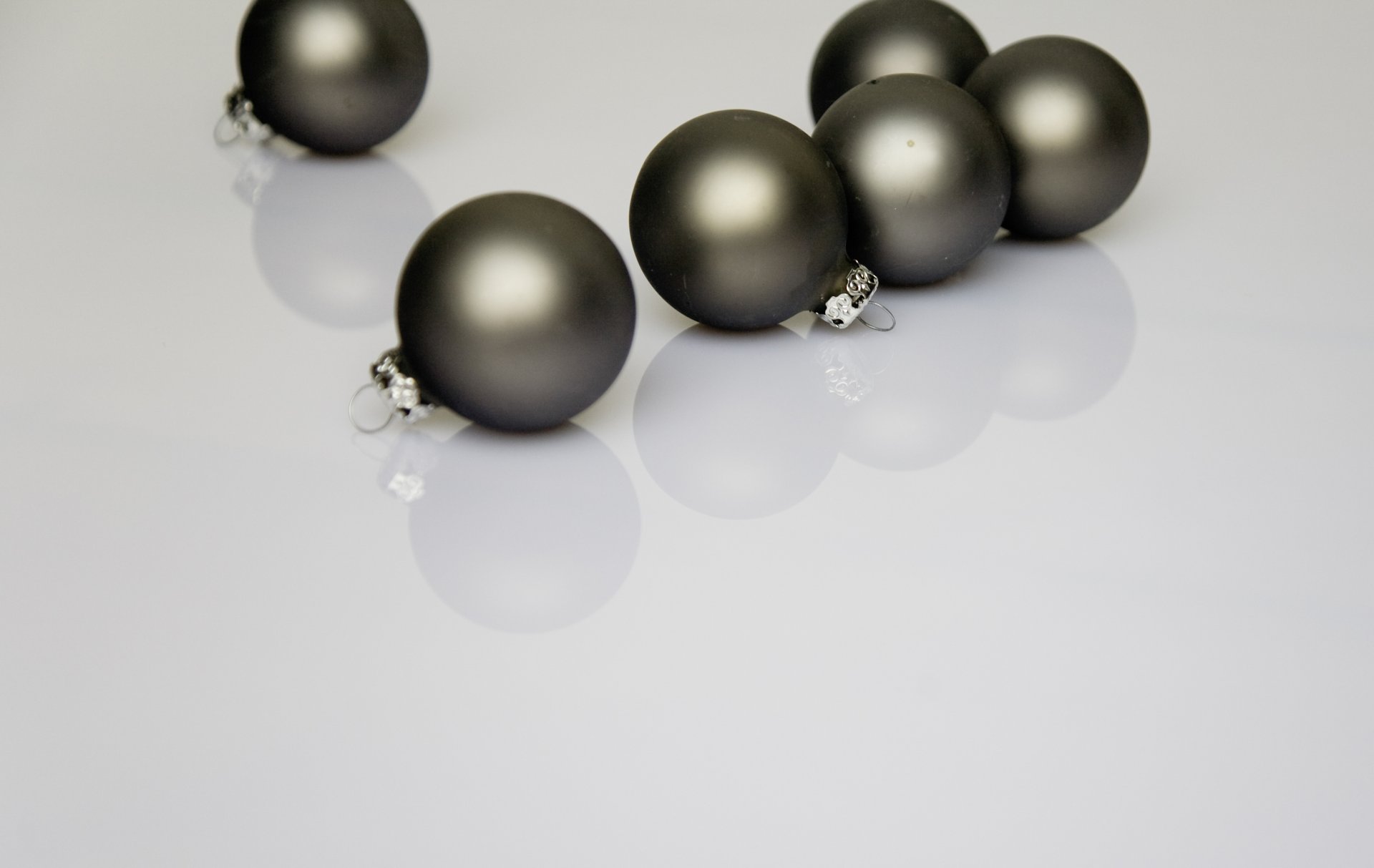 photographer markus spiske photo balls new year christma